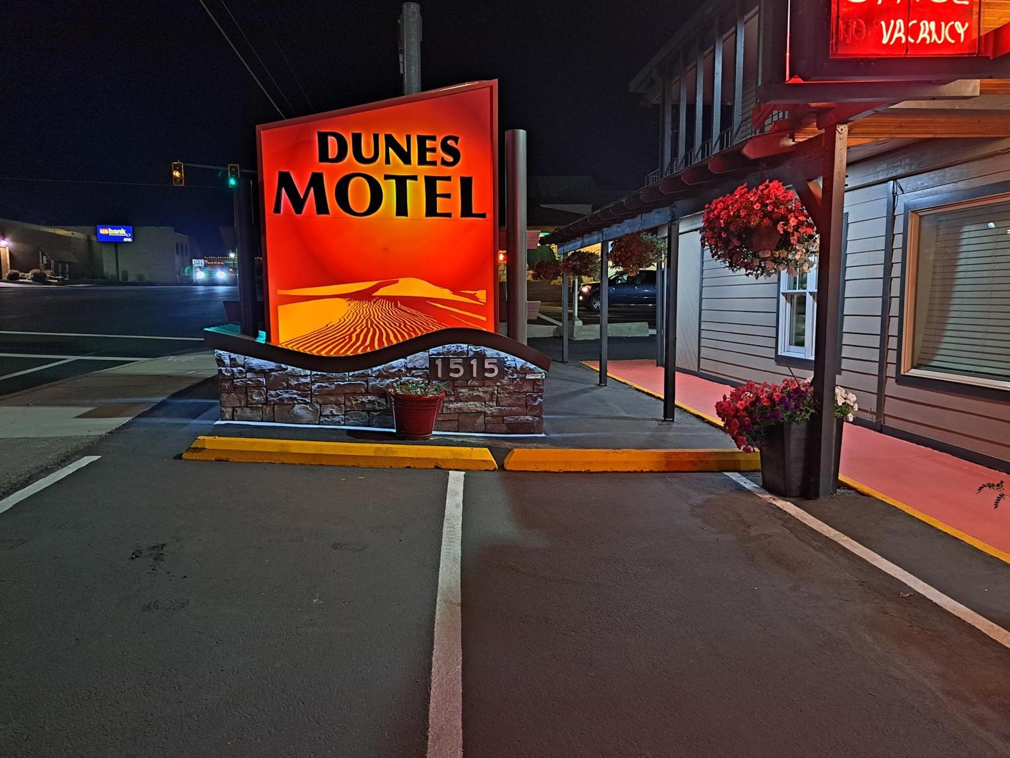 Dunes Motel - Бенд Екстериор снимка