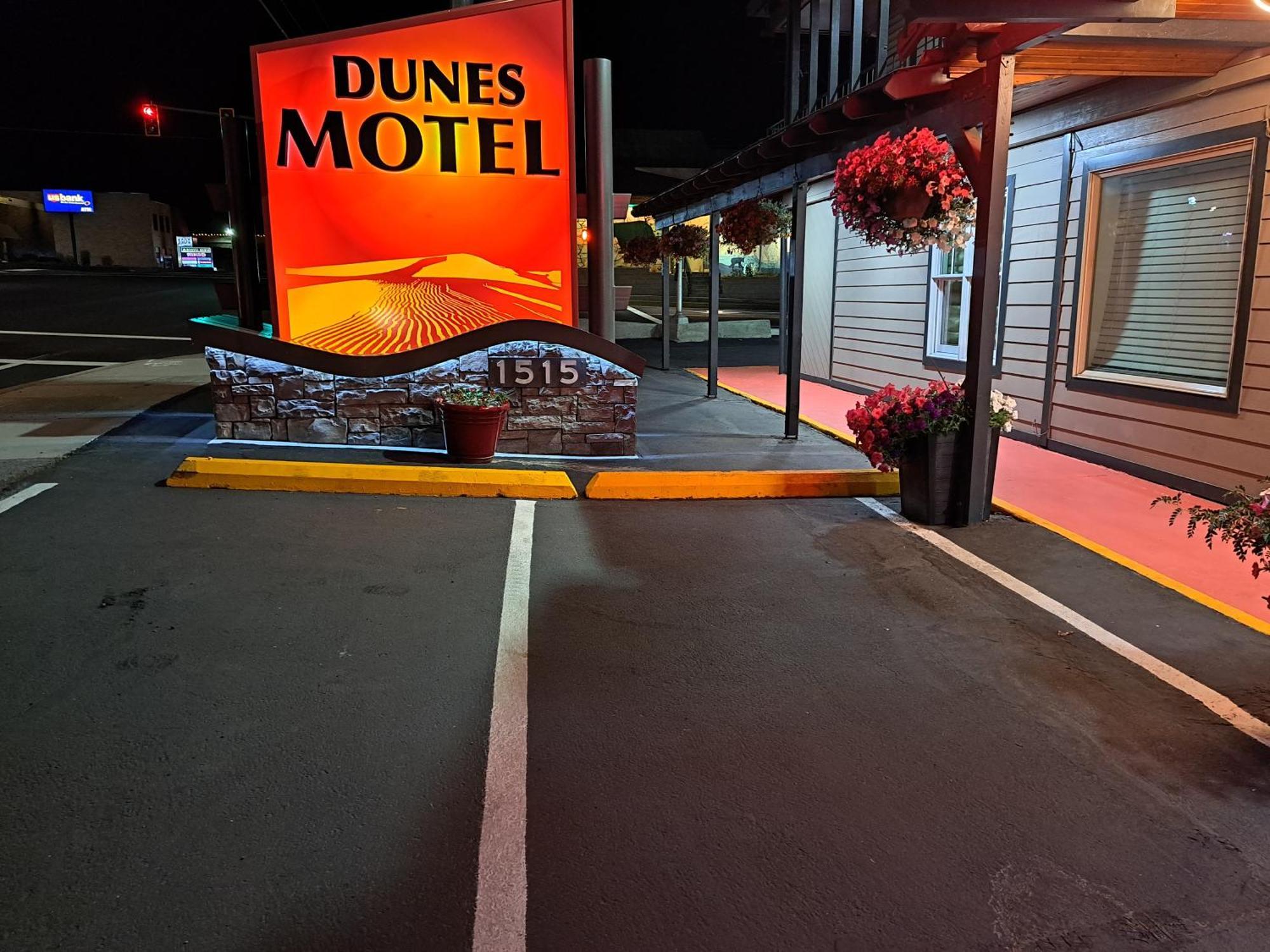 Dunes Motel - Бенд Екстериор снимка